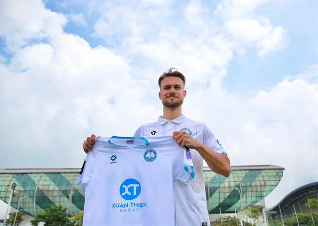 Người chơi đang xem quy tắc trò chơi trên ff168 link hôm nay